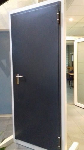 Drzwi przeciwpożarowe UNIFORM  EI60 jednoskrzydłowe rewersyjne